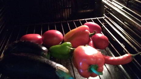 острый салат из запеченных овощей