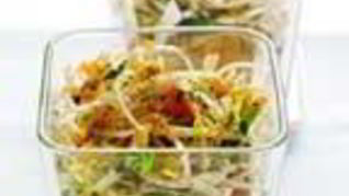 Пряный капустный салат с манго