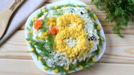 салат 8 марта с курицей и черносливом