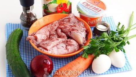салат из кальмаров с морковью и огурцом