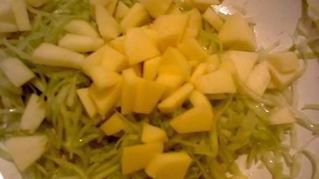 салат из капусты с яблоками