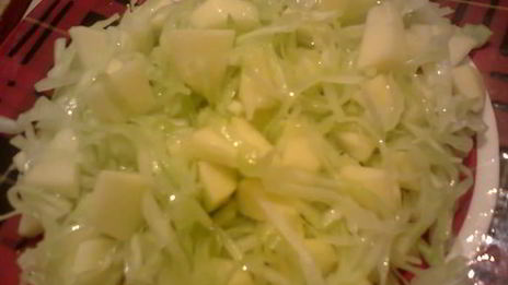 салат из капусты с яблоками