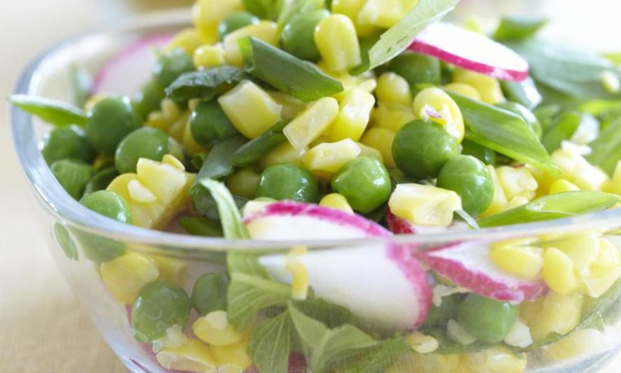 Рецепт салат из кукурузы, зеленого горошка и редиски