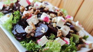 Салат из маринованной запеченной свеклы с фетой