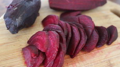 салат из маринованной запеченной свеклы с фетой