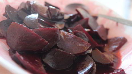 салат из маринованной запеченной свеклы с фетой