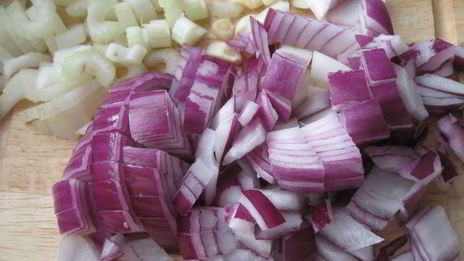 салат из маринованных кальмаров с красным перцем и апельсином