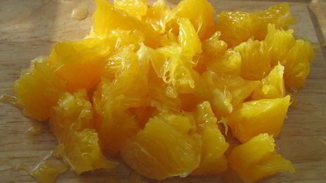 салат из маринованных кальмаров с красным перцем и апельсином