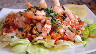 Салат из морепродуктов и белой фасоли