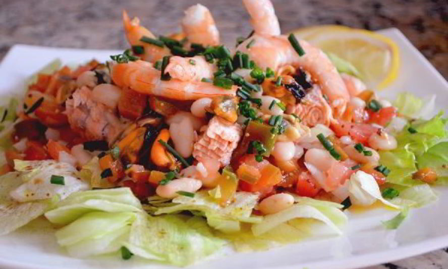 Рецепт салат из морепродуктов и белой фасоли