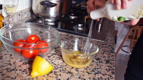 салат из морепродуктов и белой фасоли