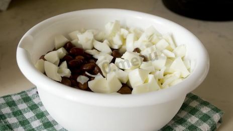 салат из отварной фасоли