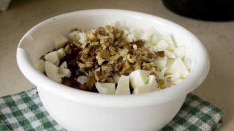 салат из отварной фасоли