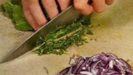 салат из помидоров с песто