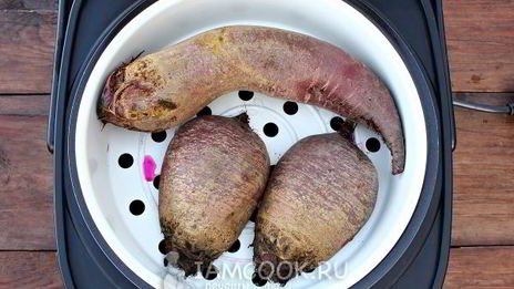 салат из свеклы с черносливом и яблоком