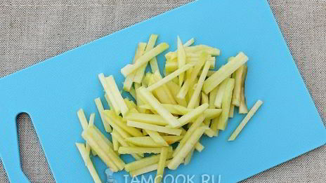 салат из свеклы с черносливом и яблоком