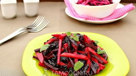 салат из свеклы с черносливом и яблоком