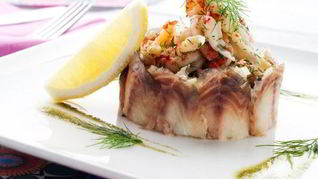 Салат из угря и раков