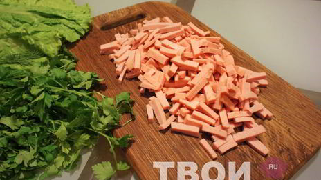 салат из вареной колбасы