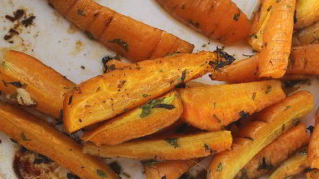 салат из запеченной моркови с соленым сыром