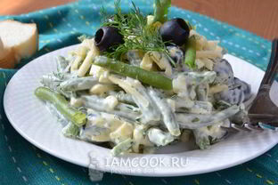 Салат из зеленой фасоли, сыра и яиц