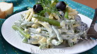 Салат из зеленой фасоли, сыра и яиц