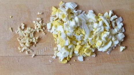 салат из зеленой фасоли, сыра и яиц