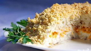 Салат Мимоза с сыром и маслом