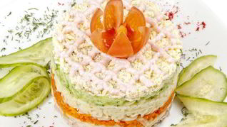 Салат мимоза со свежим огурцом