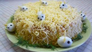 Салат мышки в сыре с перепелиными яйцами