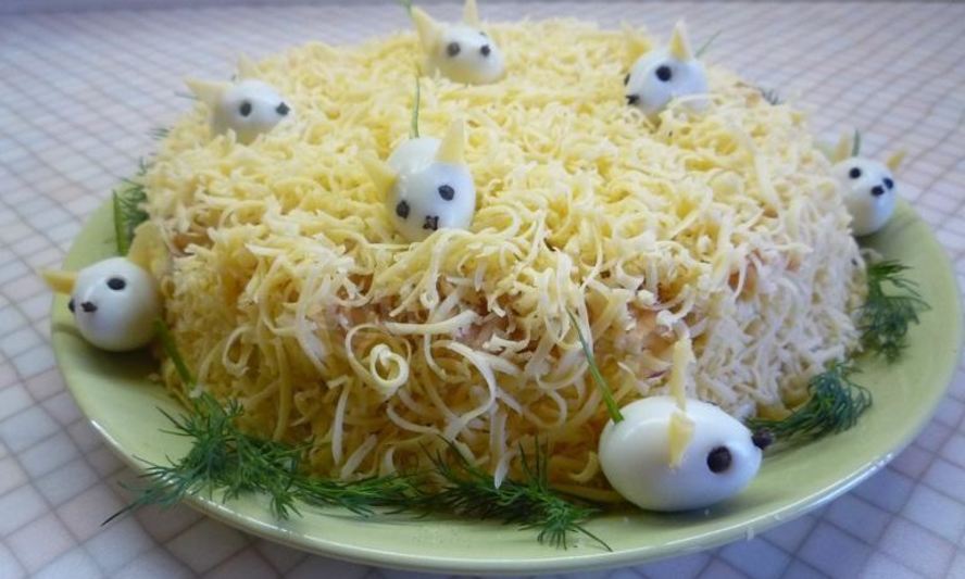 Рецепт салат мышки в сыре с перепелиными яйцами