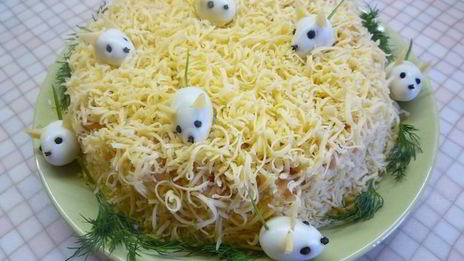 салат мышки в сыре с перепелиными яйцами