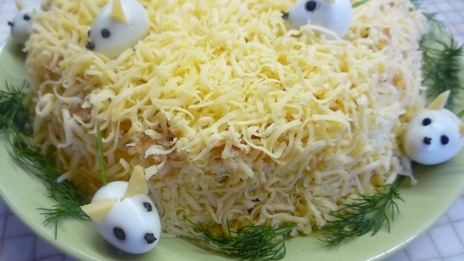 салат мышки в сыре с перепелиными яйцами
