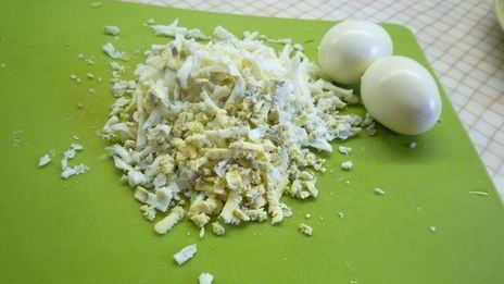 салат мышки в сыре с перепелиными яйцами