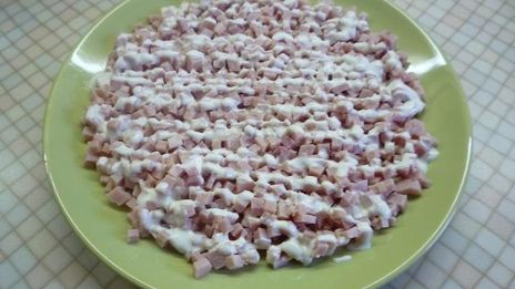 салат мышки в сыре с перепелиными яйцами