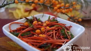 Салат Осень со свеклой, морковью и рукколой