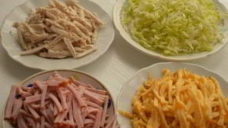 салат пикантный с ветчиной