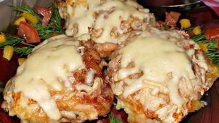 Куриная грудка с грибами под шубой из картофеля