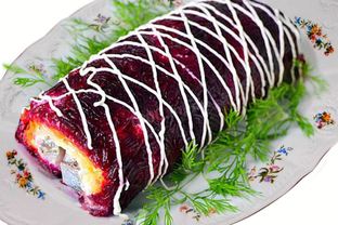 Селедка под шубой с яблоком рулетом