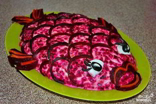 Селедка под шубой в виде рыбы