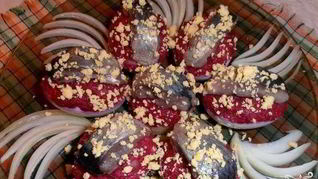 Закуска Селедка под шубой в яйце