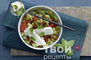 Салат с фасолью и помидорами