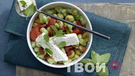 салат с фасолью и помидорами