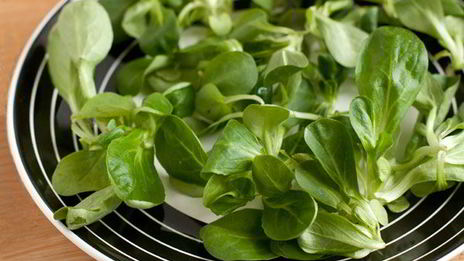 салат с грушей и голубым сыром