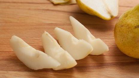 салат с грушей и голубым сыром