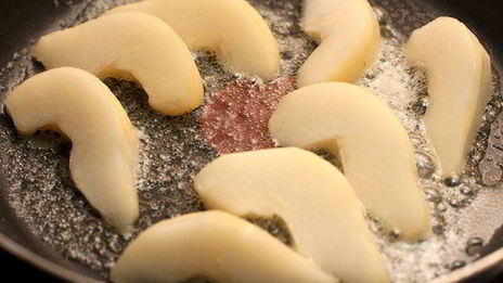 салат с грушей и голубым сыром