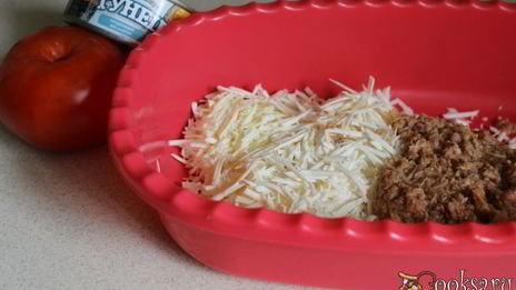 салат с консервированным тунцом и плавленным сыром