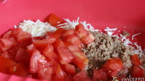 салат с консервированным тунцом и плавленным сыром