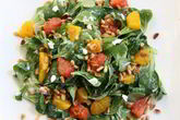 Салат с козьим сыром, жареными цитрусами и орешками