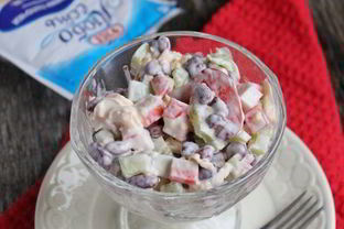 Салат с крабовыми палочками и фасолью